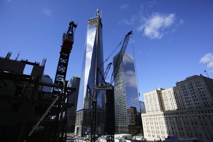 HØJHUS. One World Trade Center er ved at blive færdiggjort på den grund, de gamle tvillingetårne stod på indtil terrorangrebet mod new york den 11. september 2001. 