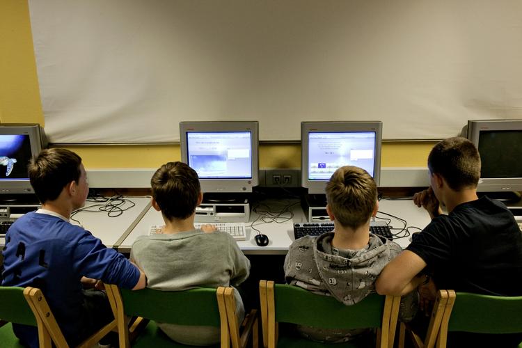 Folkeskole. De seneste generationer af børn, som vi har sendt i skole, er 'digitalt indfødte'. 