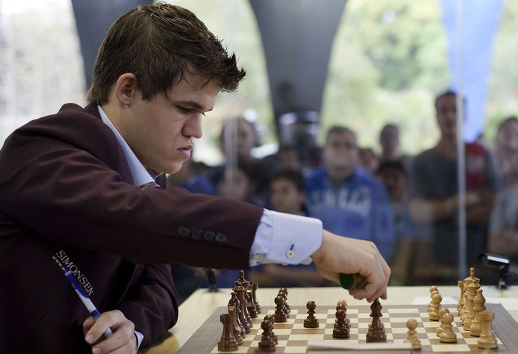 VM-FINALIST. Til november skal Magnus Carlsen møde inderen Viswanathan Anand i en VM-finale. 