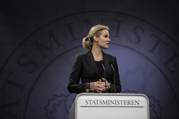 Pressemøde. »Vi er godt klar over, at vi i øjeblikket rokker båden og laver om på en række ting i det danske samfund«, siger statsministeren. 