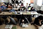 Undersøgelse. Tydelige faglige rammer og fast klasserumsledelse gavner eleverne, konkluderer ny SFI-rapport. Det underkender regeringens skolereform, mener DF og LA. 