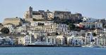 Maritim. Ibiza By er på mange måder præget af det omliggende hav. 