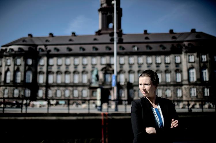 Populær. Trods sit partis dårlige  målinger har beskæftigelsesminister Mette Frederiksen (S) mange støtter  inden for og uden for partiet. 