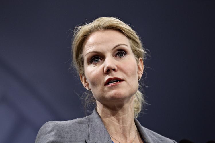 Skat. Statsminister Helle Thorning-Schmidt vil ikke afvise at sænke selskabsskatten igen. 