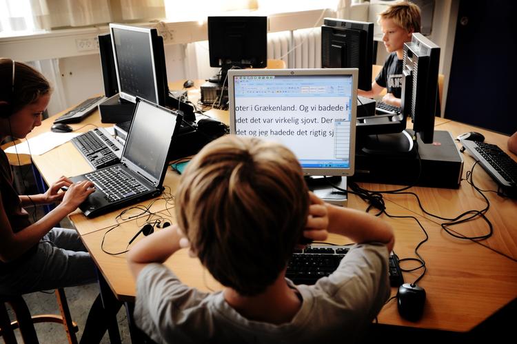 Skoleopgave. I princippet kan skolerne vælge at udskyde opgaven til efter de både skriftlige og mundtlige prøver, så det er det sidste, eleverne laver inden sommerferien. 