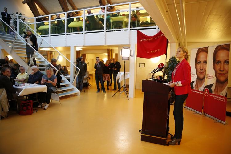 Hovednavn. Helle Thorning-Schmidt talte på Østerbro i København klokken halv otte i morges. 