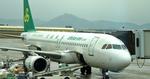 Luftsjov. Det Shanghai-baserede Spring Airlines vil have kabinepersonalet til at klæde sig ud for passagererne. 