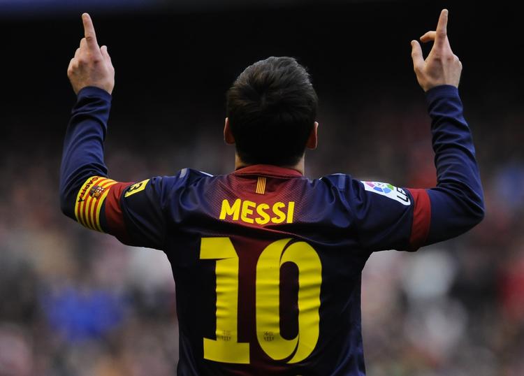 Bagud. Messi og Barcelona skal score mindst fire gange i aften mod Bayern, for at holde live i drømmen og en plads i CL-finalen om tre en halv uge. 