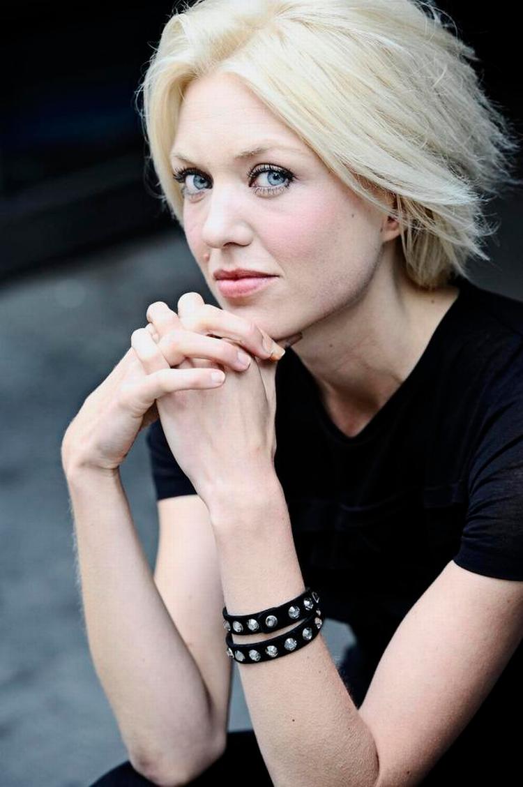 rejse. Christel Wiinblads nye digte bringer hilsener til både Salomons Højsang og Inger Christensen. 