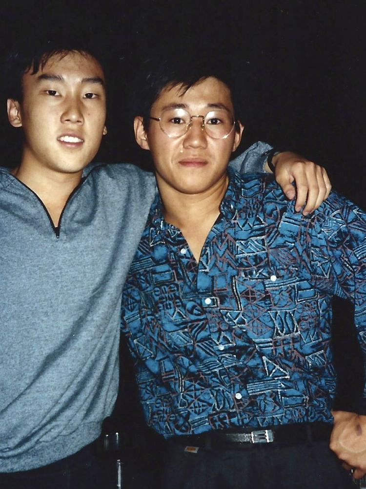 TURISTGUIDE. Kenneth Bae (th), der i dag er 44 år, viste turister rundt i Nordkorea, inden han blev pågrebet af de nordkoreanske myndigheder. 