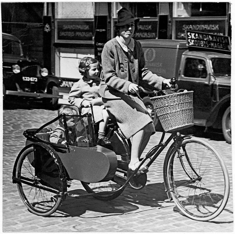 Frihed. Lige til det sidste klyngede mange jøder sig til håbet om, at de kunne blive i Danmark. At normaliteten ville være ved. Men i løbet af kort tid blev de flygtninge i deres eget land. 