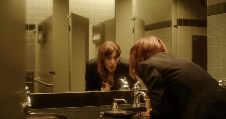 Piller. Soderbergh er tilbage med en højeffektiv thriller efter sidste års veloplagte 'Magic Mike'. 