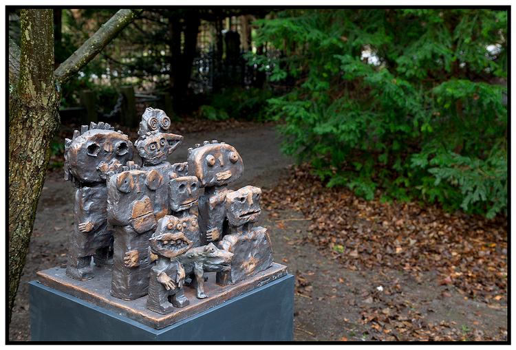 Mindested. Sådan er det tanken, at gravmonumentet skal se ud. Der er tale om en model og ikke den  færdige skulptur som bliver i bronze. Kunstneren bag er Leif Sylvester Petersen. 