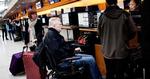 Stig Langvad checker ind i Kastrup Lufthavn. 