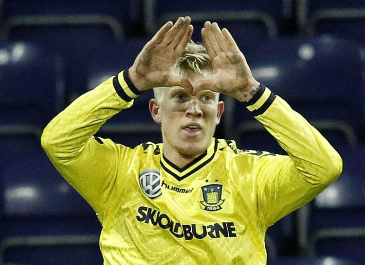 Fri. Det menes, at Simon Makienok i sin tid blev pantsat for 4-5 millioner kroner. 