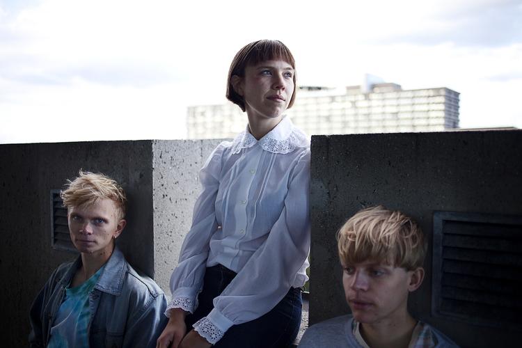 Liflig. Den danske trio Ice Cream Cathedral består af Anders Bach, Anja Lahrman og Kristian Paulsen. 