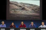 Mars. Nasa-forskerne er på dette arkivbillede i færd med at diskutere billedmateriale fra Mars fra rumrobotten Curiosity. 