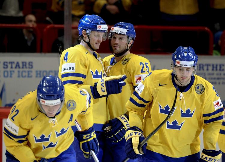 Favoritter. Sverige må åbne VM i ishockey på hjemmebane med en sejr over Schweiz. 