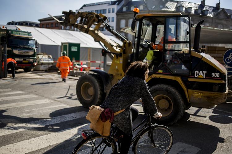 Byggekaos. I myldretid ved trafikale knudepunkter, som her ved Nørreport, skal fodgængere og cyklister kigge sig ekstra godt for. 