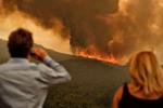 Brand. Næsten 1000 brandmænd kæmper lige nu for at slukke skovbrande i Californien. 