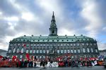 Slotsholmen. Regeringen er fast besluttet på at gennemtrumfe denne ledelse i samme form, som ledelse er kendt fra den offentlige forvaltning. 