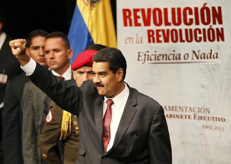 Præsident Nicolás Maduro bebuder en gennemgang af sin egen og sine ministres lønninger. 