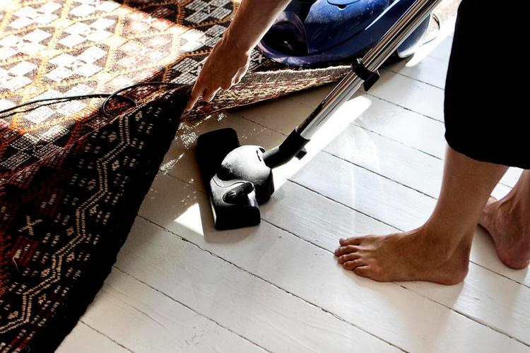 hushjælp. Mange filippinske kvinder arbejder som au pairs i Danmark. 