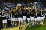 til tops. De danske mestre kunne træde gulddansen, da 0-0-kampen blev fløjtet af. 