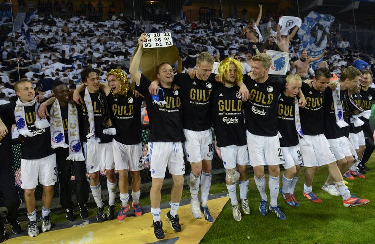 til tops. De danske mestre kunne træde gulddansen, da 0-0-kampen blev fløjtet af. 