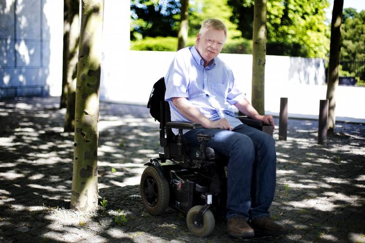 Videnskløft. Stig Langvad, formand for Danske Handicaporganisationer, advarer imod, at langt fra alle kommuner vil have tilstrækkelig specialviden til at overtage amternes opgaver på handicapområdet. 