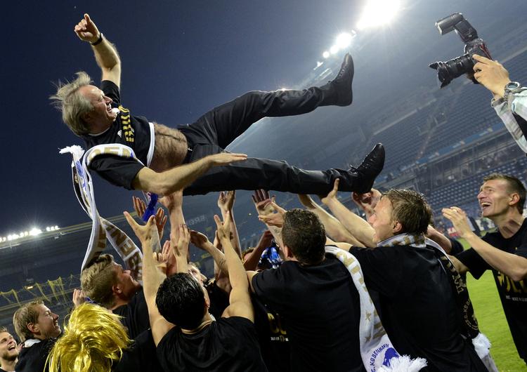 Lufttur. Den belgiske FCK-træner skal nu til at forberede holdet til Champions League. 