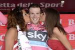 Hjælper. Med førertrøjen på Salvatore Puccio er noget af presset taget af Sky-kaptajnen Bradley Wiggins. 