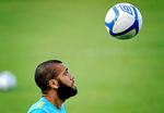 Boldstjerne. Brasilianske Dani Alves er i dag en af de hotteste stjerner i spansk fodbold. 