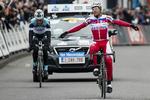 førertrøje. Luca Paolini (th) fra Kartusha-holdet har gjort det før. Her vinder han i februar 'Omloop Het Nieuwsblad' i Belgien. 
