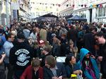 Gadefest. Trods manglende annoncering mødte op mod 10.000 frem til weekenden gadefest i Blågårdsgade. Havde arrangørerne bag meldt klarere ud om tid og sted for begivenheden, ville den ifølge én af tovholderne bag festen »være kammet helt over«. 