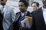 Dømt. Lauryn Hill forlader retsbygningen i Newark, New Jersey, i går efter strafudmålingen. Den 37-årige Hill var i København for at optræde sidste år, men burde  være blevet hjemme, lød skudsmålet dengang fra Politikens anmelder. 