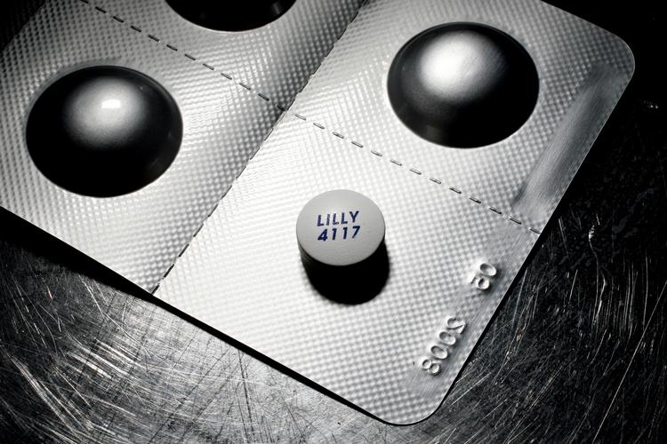 behandling. Langt de fleste pårørende til psykisk syge har oplevet, at den syge får bivirkninger af medicinen. Zyprexa (billedet) er det mest anvendte midler mod skizofreni i Danmark. (arkivfoto) 