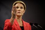 Grillet. Spørgsmål om dagpenge regnede ned over statsministeren på hendes ugentlige pressemøde. 