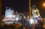 Kollission. Der befandt sig tilsyneladende 10 personer i tårnet, der i nat blev ramt af en containerskib. 
