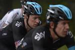 tidstab. Briten Bradley Wiggins (tv) er en af storfavoritterne til den samlede sejr i Giro d'Italia, men han blev sat tilbage under gårsdagens etape. 