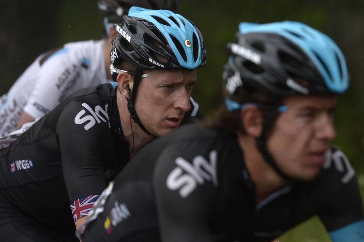 tidstab. Briten Bradley Wiggins (tv) er en af storfavoritterne til den samlede sejr i Giro d'Italia, men han blev sat tilbage under gårsdagens etape. 
