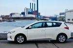 energi. Her er tre kraftværker samlet: H.C. Ørstedsværket og Toyota Auris Hybrid med både el- og benzinmotor. Foto: Allan Graubæk 
