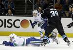VM-klar. Jannik Hansen bliver sendt på en glidetur, da Vancouver Canucks røg ud af slutspillet i NHL. 