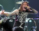 Anholdt. 32-årige Tim Lambesis mødtes for nylig med, hvad han troede var en lejemorder, der ville påtage sig opgaven med at dræbe hans kone. Men 'lejemorderen' var en betjent i civil. Billedet er fra en koncert i Los Angeles i 2010. 