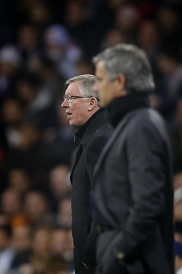 odds. Manchester United afgående træner Alex Ferguson (tv) har opbygget et godt bekendtskab med Real Madrid-træner José Mourinho (th), der er nummer to på favoritlisten hos bookmakerne til jobbet i Manchester. 