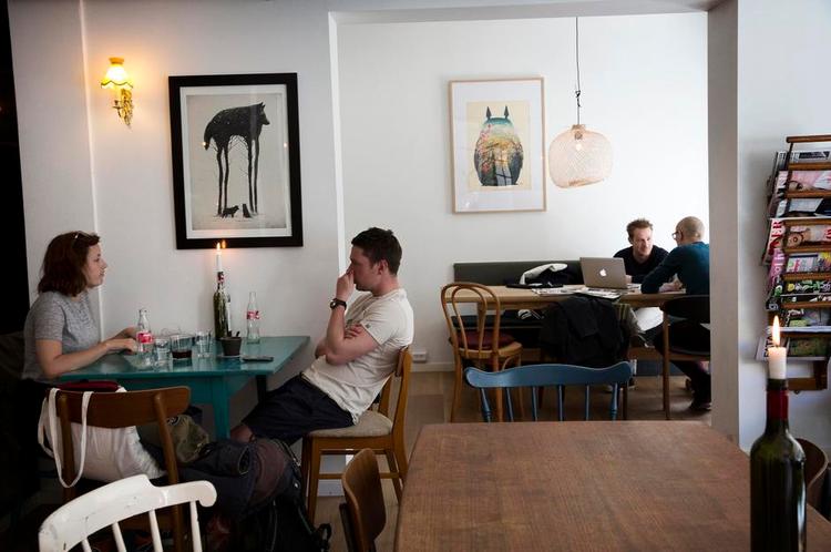 Mødested. Bevar's vil ikke bare servere kaffe. Nørrebrocafeen vil også være rugekasse for unge projektmagere og deres ideer. 