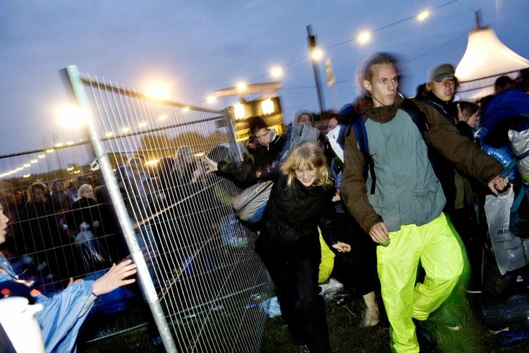 Venteområde. Campingområderne åbner officielt lørdag 29. juni. Men weekenden inden skal de sidste ting gøres klar, og her har festivalen brug for hjælp fra cirka 50 personer. 