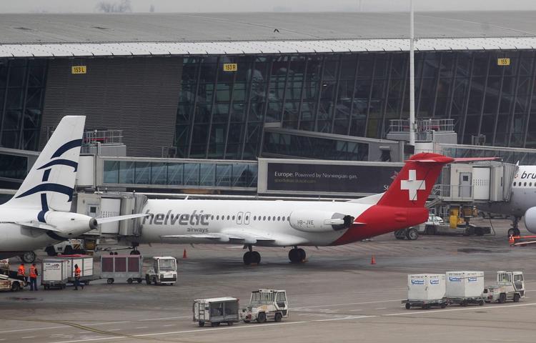 Kup. Det var inde på landingsbanen i Bruxelles' lufthavn, at en røverbande kørte op på siden af et fly og røvede en diamanttransport. 