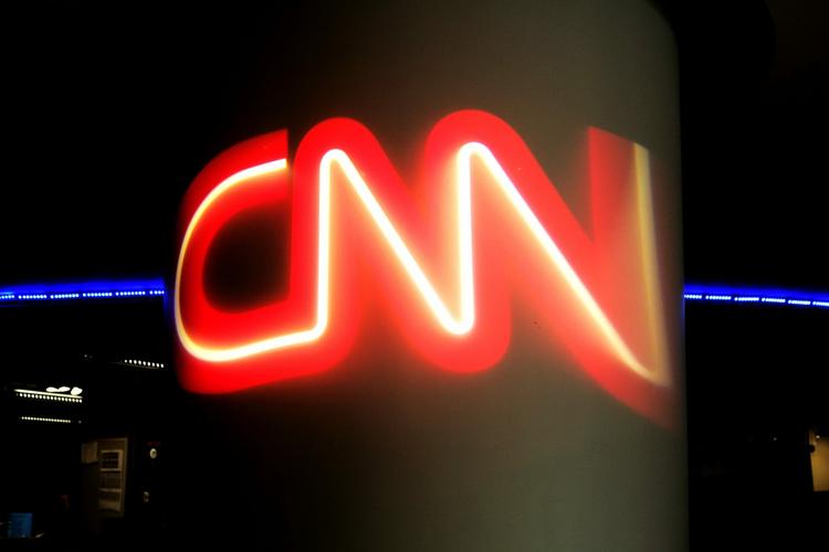 Kommunikationsbrist. To CNN-journalister sattelit-interviewede hinanden med få meters afstand til stor moro for netmedier verden over. 