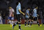 kuk-kuk. Når det handler om landsholdet, kan Luis Suarez godt titte frem, selv om han næppe vil være i kampform, når Uruguay i juni spiller både VM-kamp ude mod Venezuela og Confederations Cup i Brasilien. 